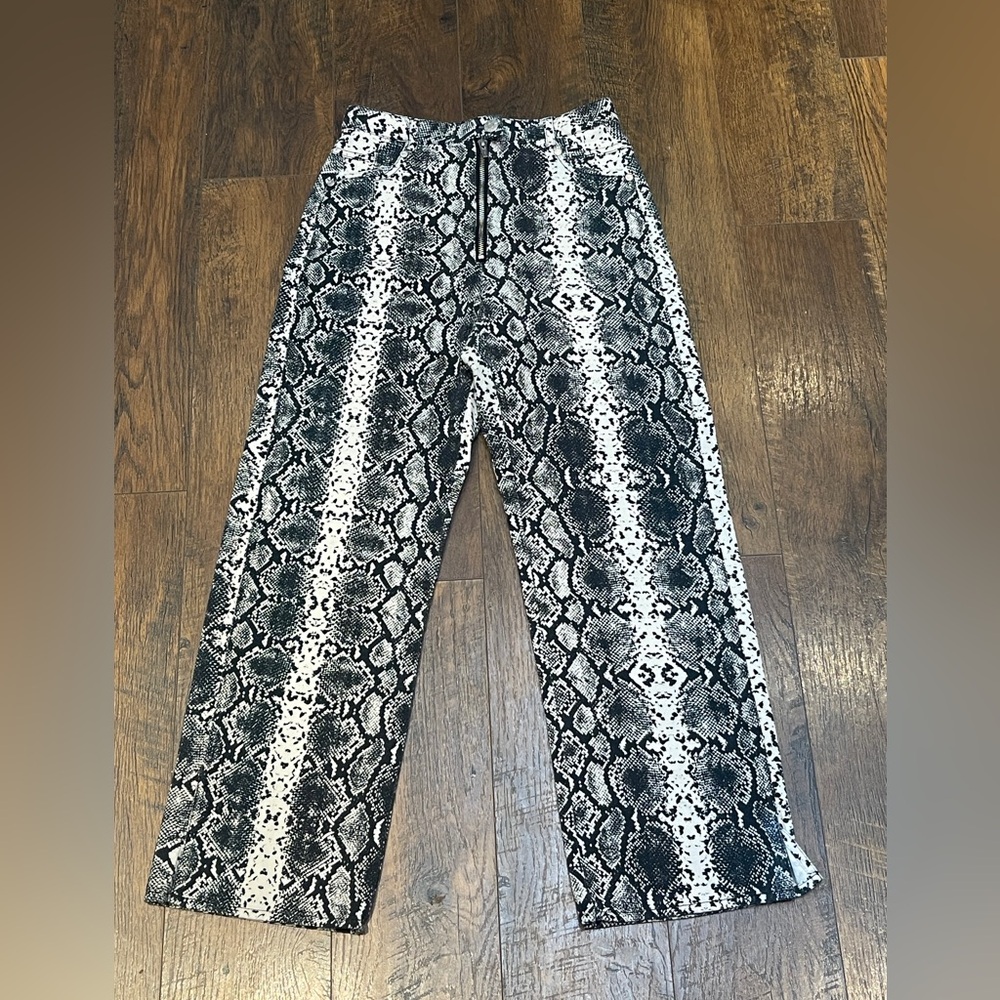 VEDA pants snake print size 4